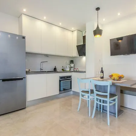 Jozica 3* مورتير