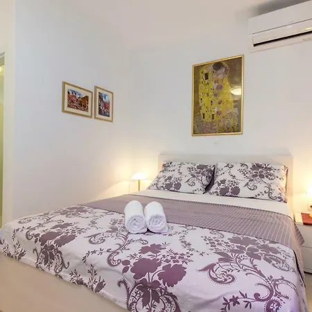 Jozica 3* مورتير