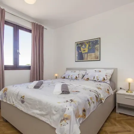 Jozica 3*